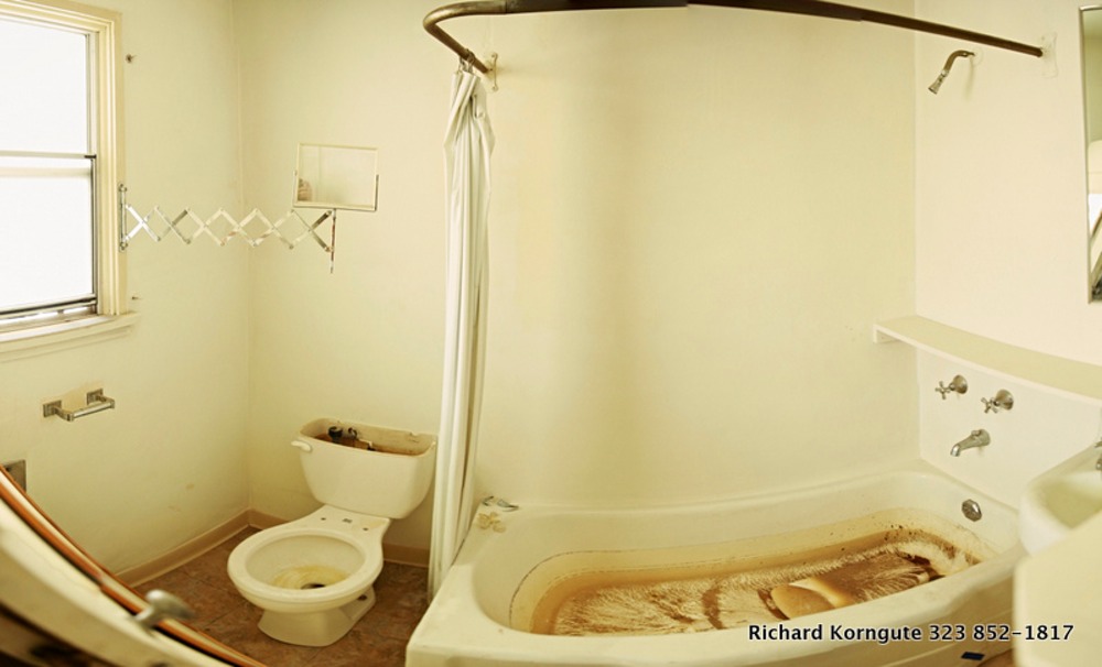 78-UPSTAIRS WHITERESTROOM.jpg